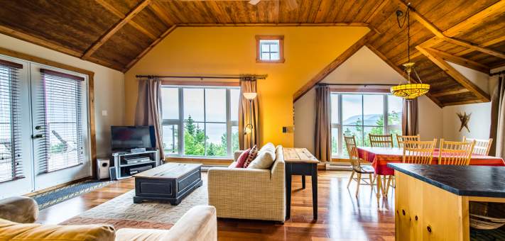 Salon / salle à manger en haut - Chalet à louer Charlevoix