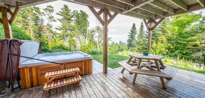 Hot tub and terrace - Cottage for rent Charlevoix