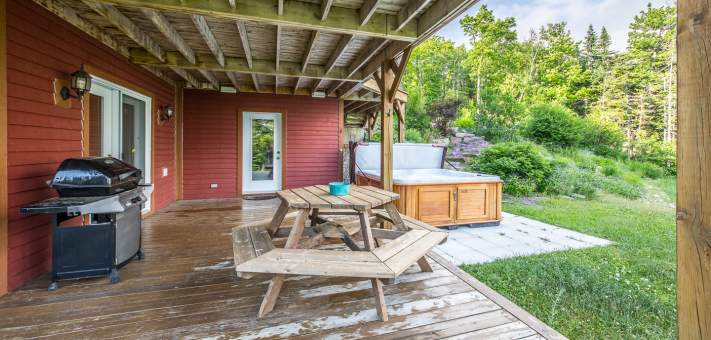 Terrace with BBQ - Cottage for rent Charlevoix