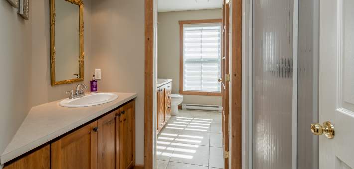 Demi Salle de bain haut (lavabo, douche) - Chalet à louer Charlevoix