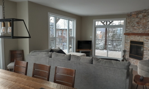 Salon de ce chalet Petite-Rivière St-François - Chalet à louer Charlevoix