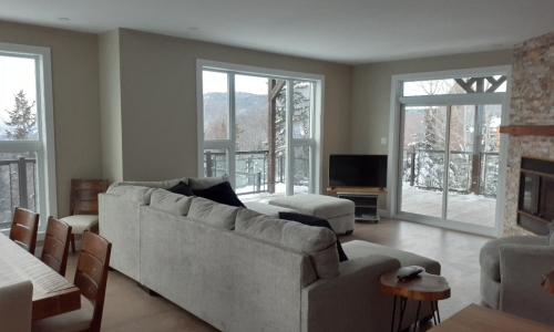 Salon de ce chalet à louer Petite-Rivière St-François - Chalet à louer Charlevoix