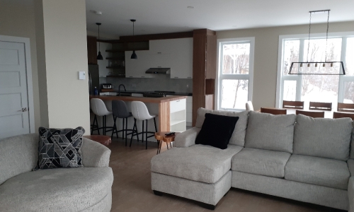 Salon de ce chalet à louer Petite-Rivière St-François - Chalet à louer Charlevoix
