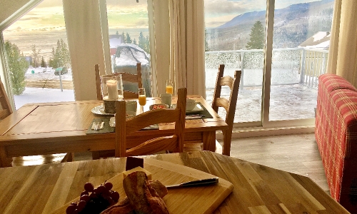 Dining room with incredible vue on the Saint Laurence River - Cottage for rent Charlevoix