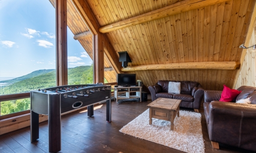 Deuxième salon du chalet de location Le Scandinave - Chalet à louer Charlevoix