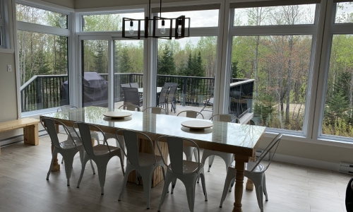 Pièce principale vue de la cuisine - Chalet à louer Charlevoix