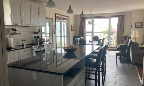 Kitchen and dining room - Cottage for rent Charlevoix