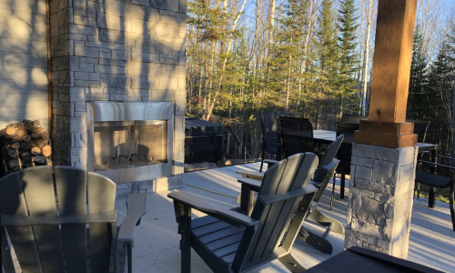 Terrasse et foyer extérieur - Chalet à louer Charlevoix