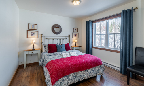 Bedroom 2 - top unit - Cottage for rent Charlevoix