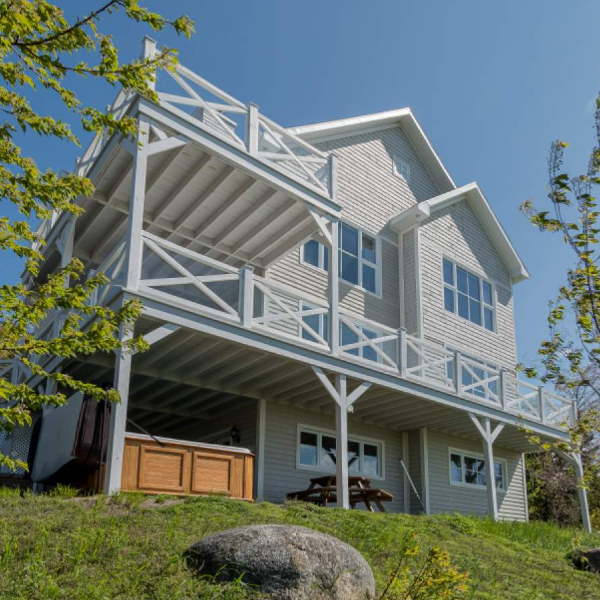 Le128 Chalet (Hot tub + BBQ) Upper Unit - Cottage for rent Charlevoix