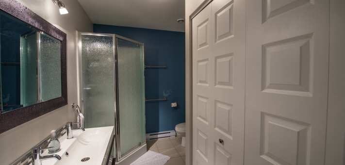 salle de bain rez-de-jardin du chalet huppé du Massif - Chalet à louer Charlevoix