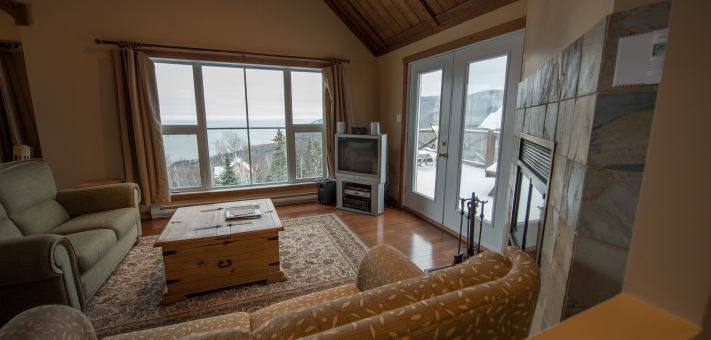 Salon de ce chalet à Chalevoix - Chalet à louer Charlevoix