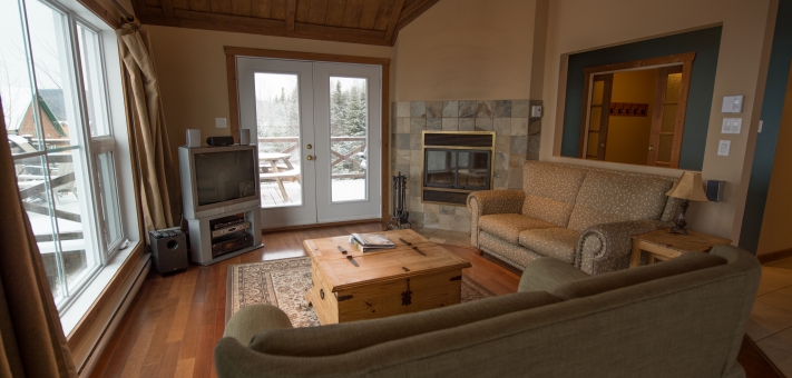 Salon de ce chalet à louer Massif - Chalet à louer Charlevoix