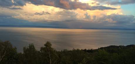 Sunset view from the terrasse of the prestige chalet Ilaali in Charlevoix. Good night!