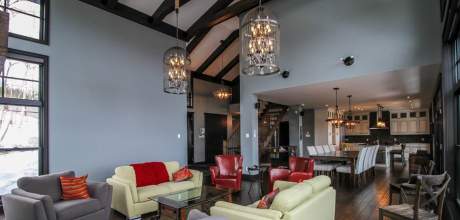 Chalet Ilaali Charlevoix with large living room spacious and comfortable, part of open air concept to other living areas on main level.