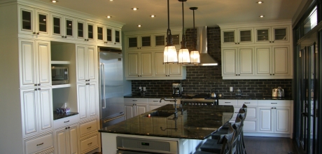 Prestige lodging at chalet Ilaali, Petite Riviere St-Francois, with a dream kitchen with granite counter tops